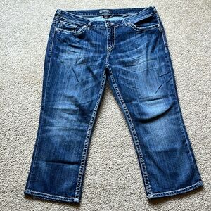 Silver Jeans medium wash capris. Size 18.